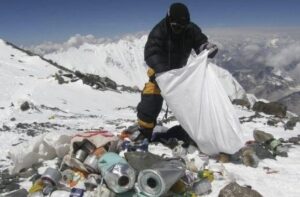 Read more about the article Skema Deposit Sampah Dinilai Gagal, Nepal Ubah Strategi di Gunung Everest